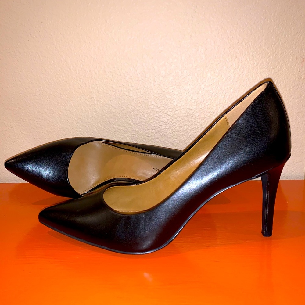 14th and Union Maty Black Pumps